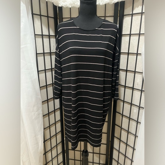 Chico's BLACK STRIPE T SHIRT DRESS QUARTER SLEEVES, WOMEN SIZE M - Picture 9 of 9